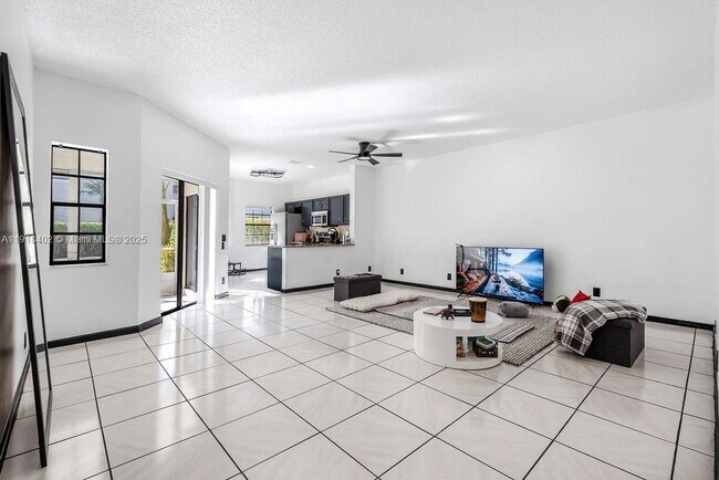 6641 Via Regina in Boca Raton, FL - Building Photo - Building Photo