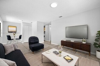 2936 NW 94th St in Miami, FL - Building Photo - Building Photo