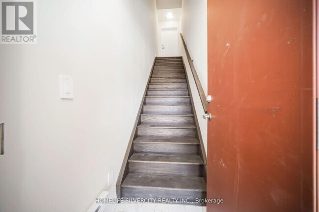 1577 Rose Way in Milton, ON - Building Photo - Building Photo