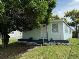 821 Rickey Jackson Blvd in Pahokee, FL - Building Photo