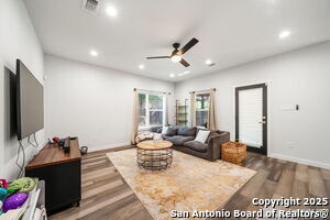 121 Alabama St in San Antonio, TX - Building Photo - Building Photo