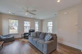 447 Cool Bend Ln in Summerville, SC - Building Photo - Building Photo