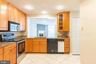 1773 S Hayes St in Arlington, VA - Building Photo - Building Photo