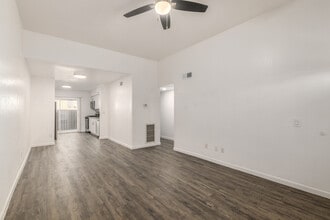 6046 W Oregon Ave in Glendale, AZ - Building Photo - Building Photo