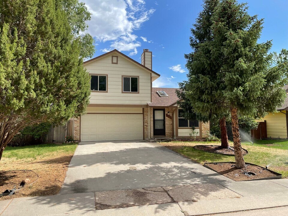 365 Dix Cir in Colorado Springs, CO - Building Photo
