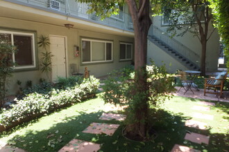 15032 Moorpark St in Sherman Oaks, CA - Foto de edificio - Building Photo
