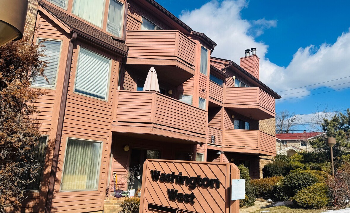 2427C Washington Ave in Fort Lee, NJ - Building Photo
