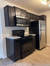 6207 Golden Valley Dr in San Antonio, TX - Building Photo - Building Photo