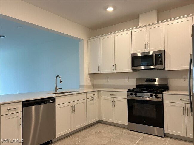19548 Hinkley Dr in Estero, FL - Building Photo - Building Photo