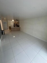 120 Royal Palm Rd in Hialeah, FL - Building Photo - Building Photo