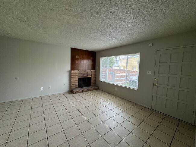3725 Soranno Ave-Unit -A in Bakersfield, CA - Building Photo - Building Photo