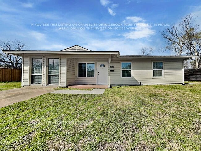 property at 1013 Casa Dr