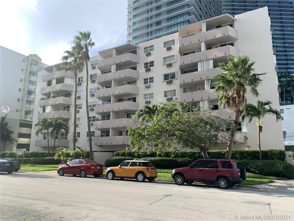 505 NE 30th St-Unit -506 in Miami, FL - Building Photo