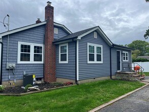 22 6th Ave in Kings Park, NY - Building Photo - Building Photo