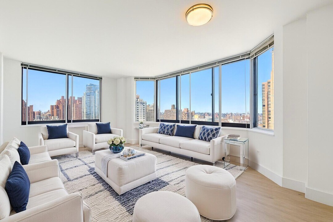 1735 York Ave in New York, NY - Building Photo