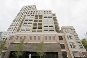 Chateau on Wells in Chicago, IL - Foto de edificio - Building Photo