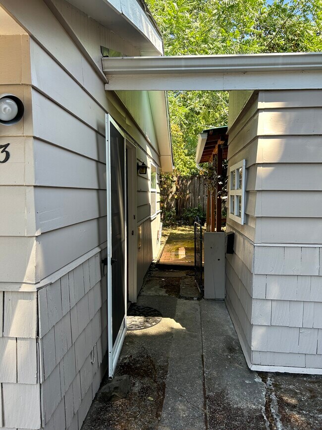 3073 Alder St in Eugene, OR - Building Photo - Building Photo