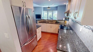 655 Columbia St in San Diego, CA - Building Photo - Building Photo