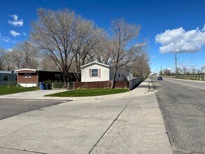 220 Diamond Dr in Riverton, WY - Building Photo - Building Photo