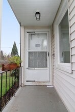 2718 SE 58th Ave in Portland, OR - Building Photo - Building Photo