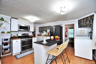 349 Naubuc Ave in Glastonbury, CT - Building Photo - Building Photo