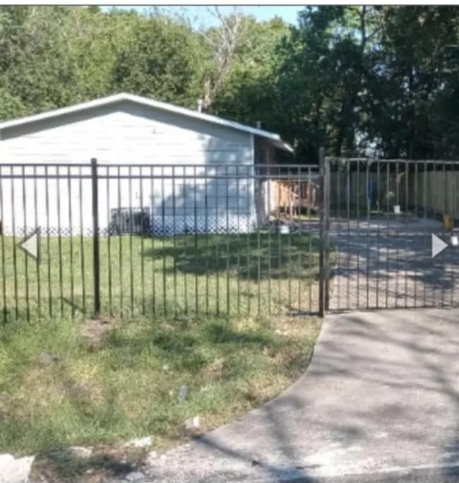 13703 Segrest Dr in Houston, TX - Building Photo - Building Photo