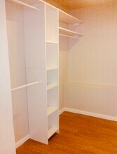 2071 Clinton Ave, Unit Large Light filled Lower in Alameda, CA - Building Photo - Building Photo