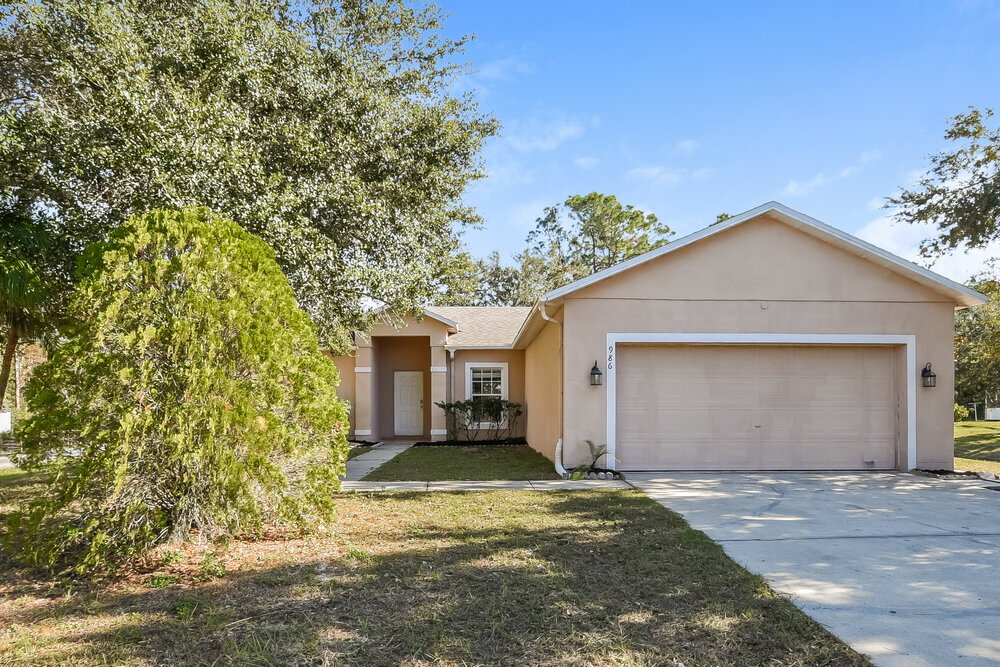 986 Derbyshire Dr in Kissimmee, FL - Foto de edificio