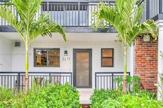 2211 NE 122nd St in North Miami, FL - Building Photo - Building Photo