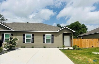 516 Hudson St in Seguin, TX - Building Photo