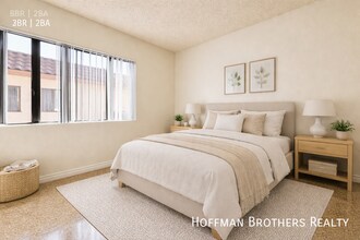 8926 Burnet Ave in Los Angeles, CA - Foto de edificio - Building Photo