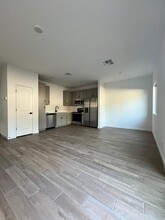 2820 W Red Fox Rd in Phoenix, AZ - Building Photo - Building Photo