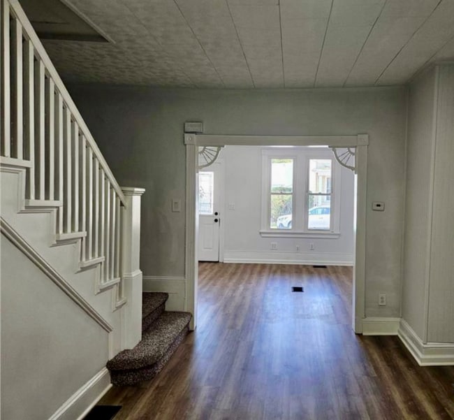 144 S Nicholas St in St. Clair, PA - Building Photo - Building Photo