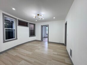 74 Warner Ave, Unit 2 in Jersey City, NJ - Building Photo - Building Photo