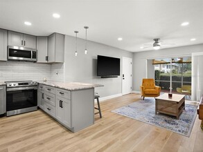 8303 Bardmoor Blvd in Seminole, FL - Building Photo - Building Photo