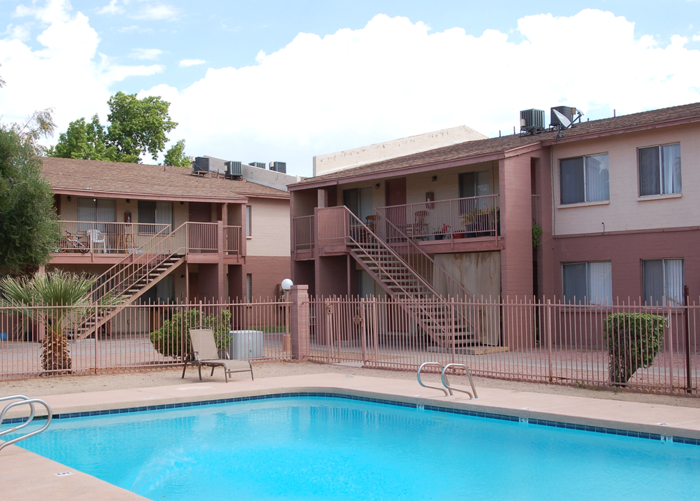 Golden Key Apartments in Phoenix, AZ - Foto de edificio