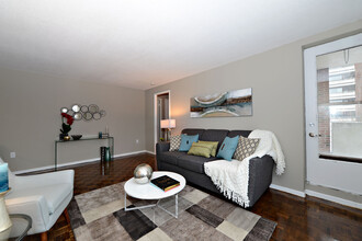 Baycrest Apartments in Ottawa, ON - Building Photo - Building Photo