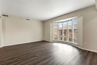 5835 E University Blvd, Unit D in Dallas, TX - Building Photo - Building Photo