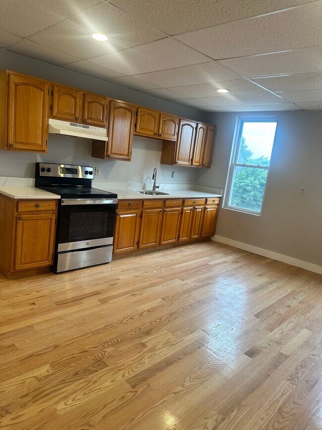 15 Simon St-Unit -15-3 in Beverly, MA - Foto de edificio - Building Photo