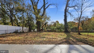 5724 Denfield Rd in Rockville, MD - Building Photo - Building Photo