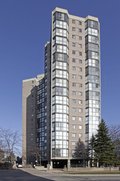 Sherwood Place Condos in Mississauga, ON - Building Photo