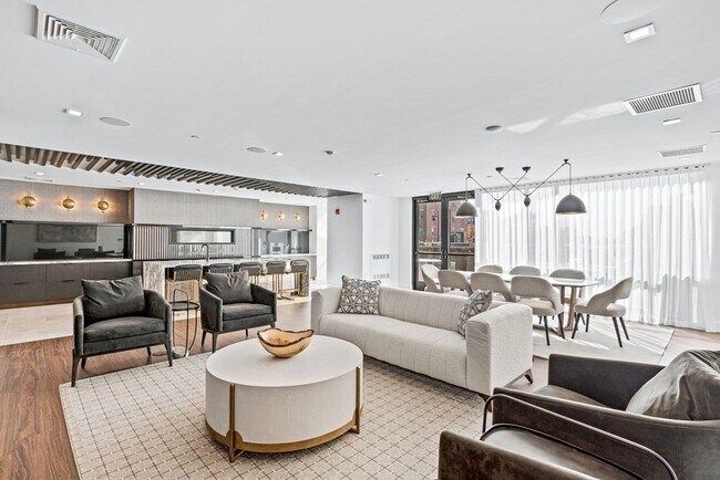 102 Sumner St, Unit #303