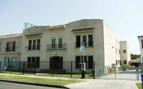 1018 W 57th St in Los Angeles, CA - Building Photo