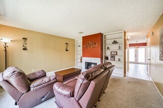 9345 Westwood Village Dr in Houston, TX - Building Photo - Building Photo