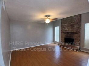 5001 Middlecoff Cir in Corpus Christi, TX - Building Photo - Building Photo