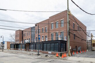 Mycroft Row in Clarendon Hills, IL - Building Photo - Building Photo