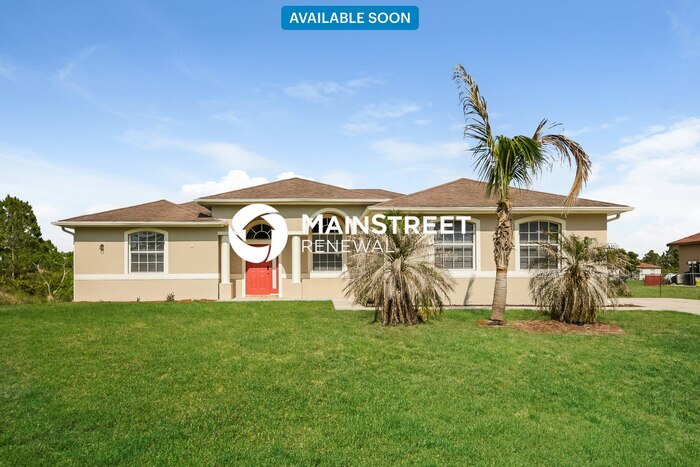 906 Cortez Ave in Lehigh Acres, FL - Building Photo