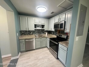 820 3rd Ave N in Jacksonville Beach, FL - Foto de edificio - Building Photo