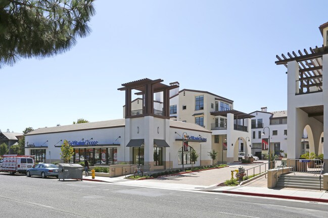 Colonnade in Los Altos, CA - Foto de edificio - Building Photo