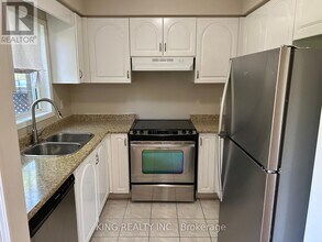 6415 Saratoga Way in Mississauga, ON - Building Photo - Building Photo